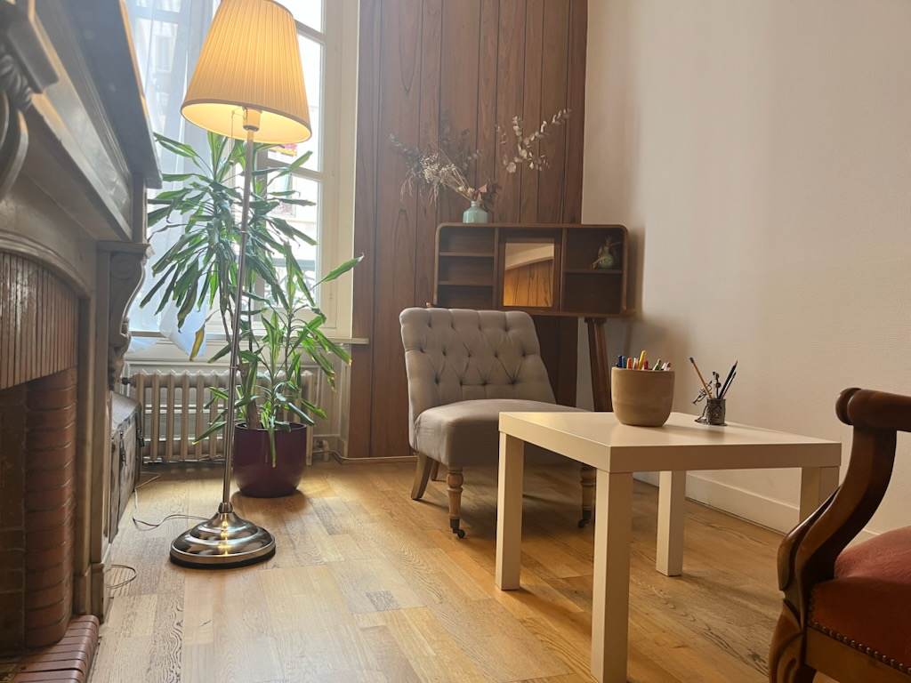 Travail au cabinet — approche et outils (hypnose, rêves, dessins)